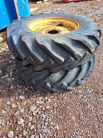 14.9-26 renkaat vanteilla